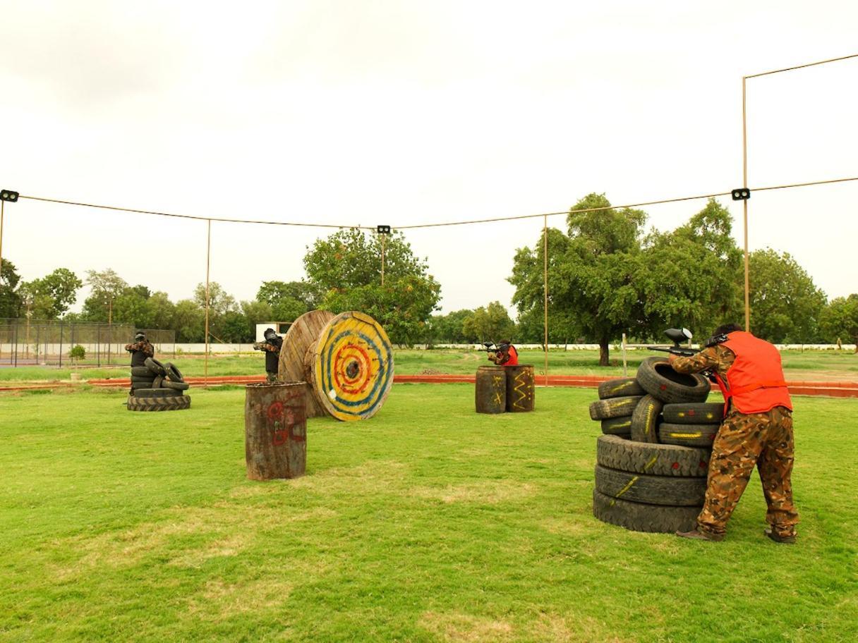 Neonz Resort & Club Anand Exterior photo