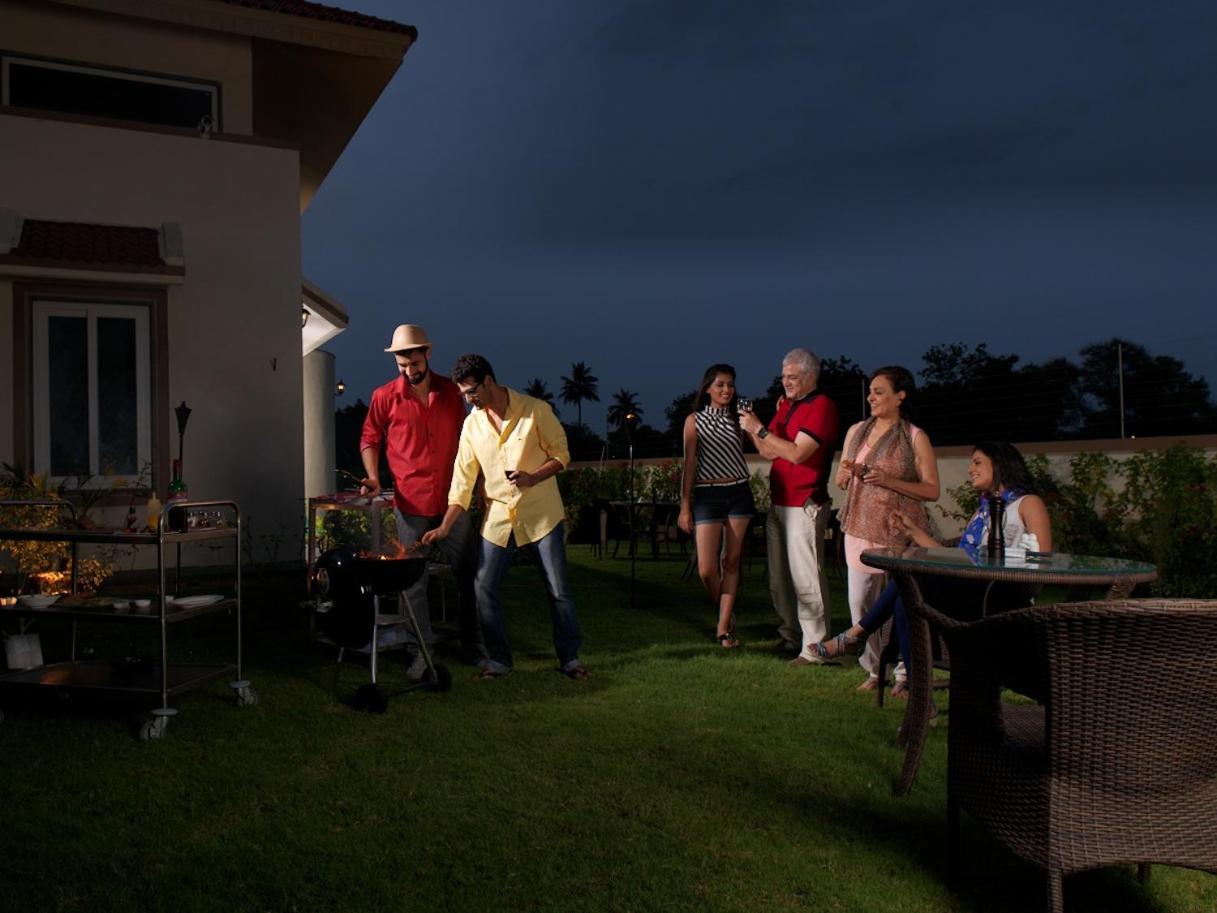 Neonz Resort & Club Anand Exterior photo