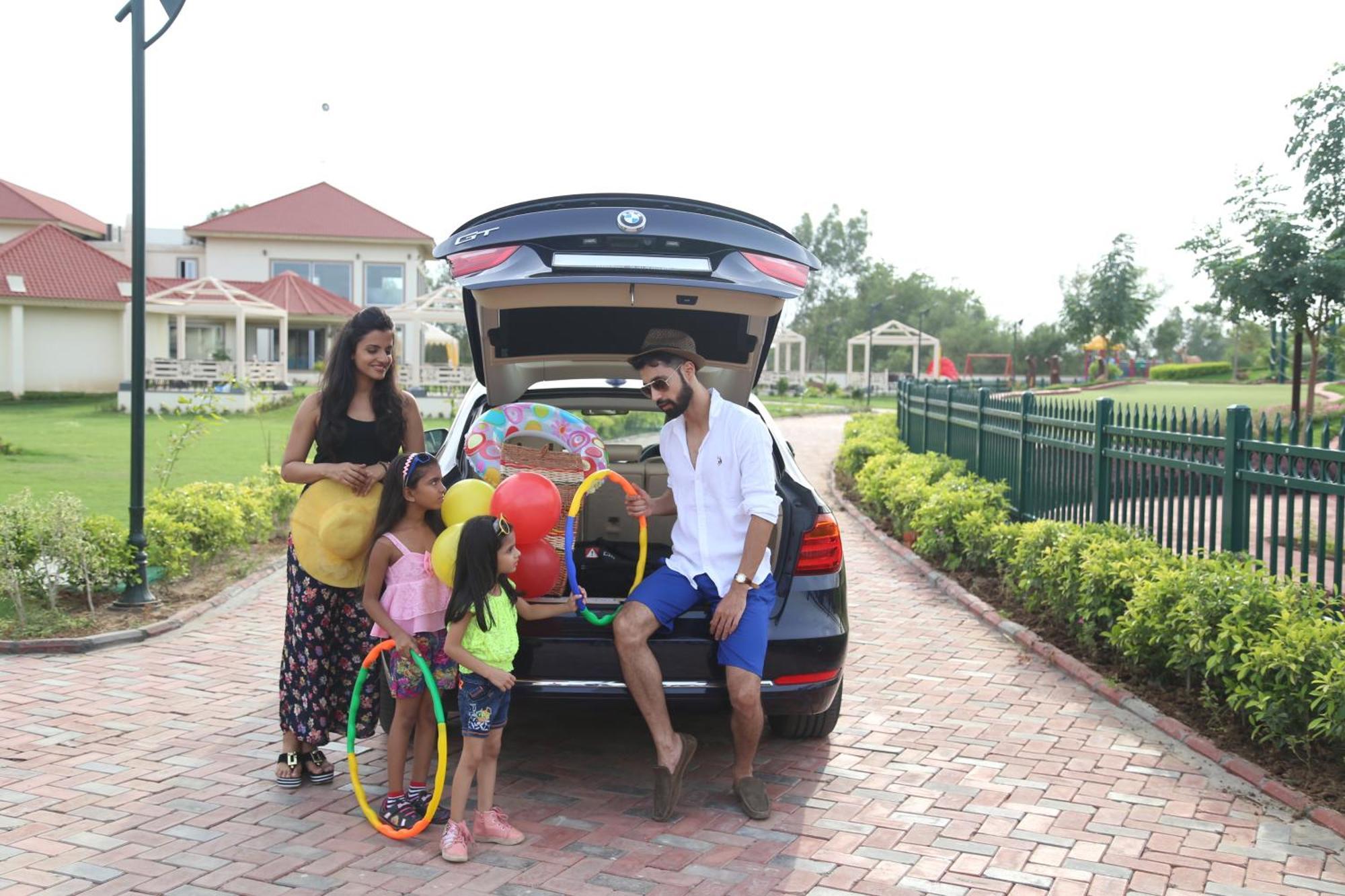 Neonz Resort & Club Anand Exterior photo