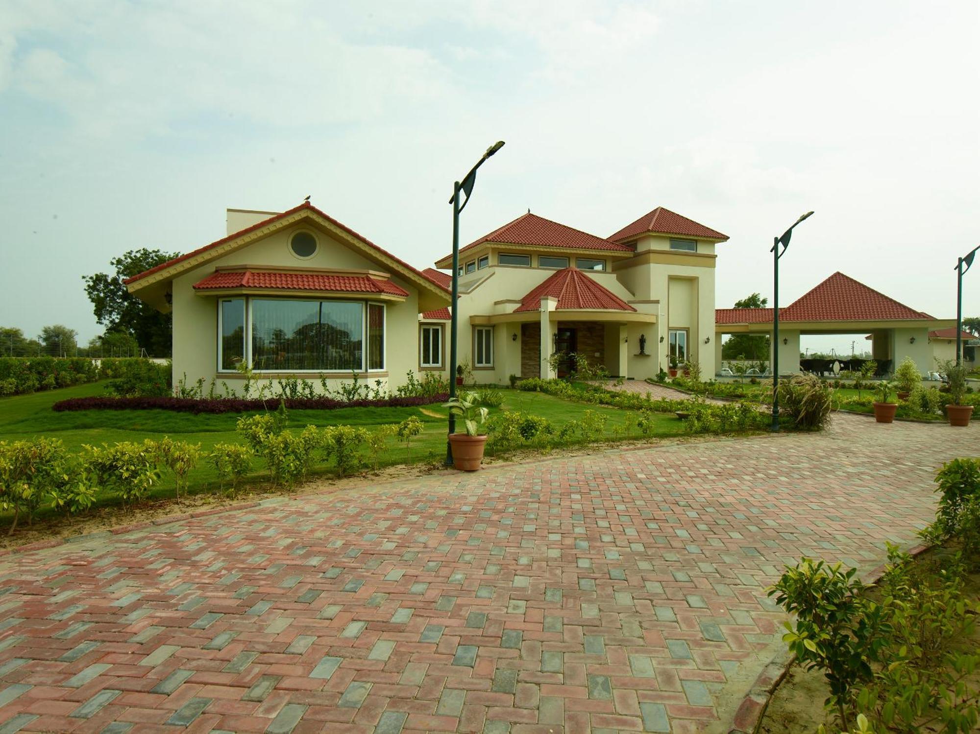 Neonz Resort & Club Anand Exterior photo
